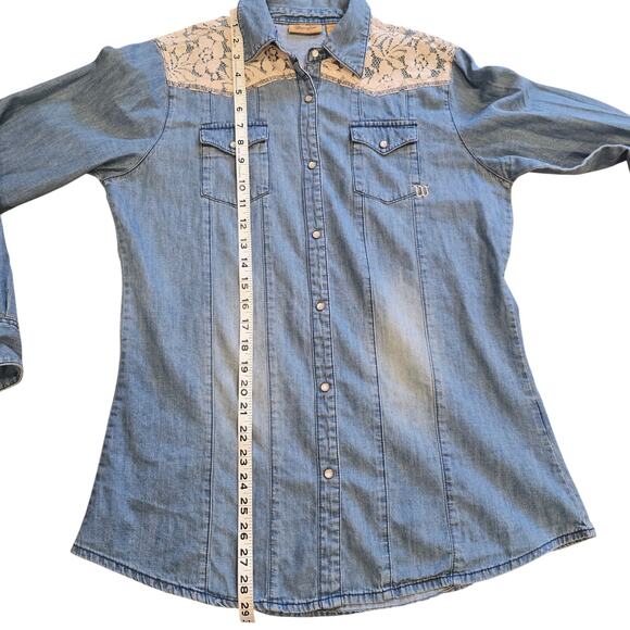 Wrangler Women’s Western Denim Shirt Lace Yoke Pearl Snap Medium - Picture 9 of 11